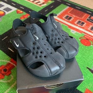 Nike Sunray sandals